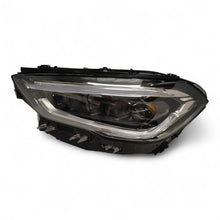 Laden Sie das Bild in den Galerie-Viewer, Frontscheinwerfer Mercedes-Benz W247 A2479064906 Ein Stück (Rechts oder Links) SCH9393405216go