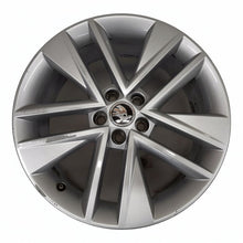 Laden Sie das Bild in den Galerie-Viewer, 1x Alufelge 17 Zoll 7.0&quot; 5x100 46ET Glanz Silber 6V0601025 Skoda Fabia Iii
