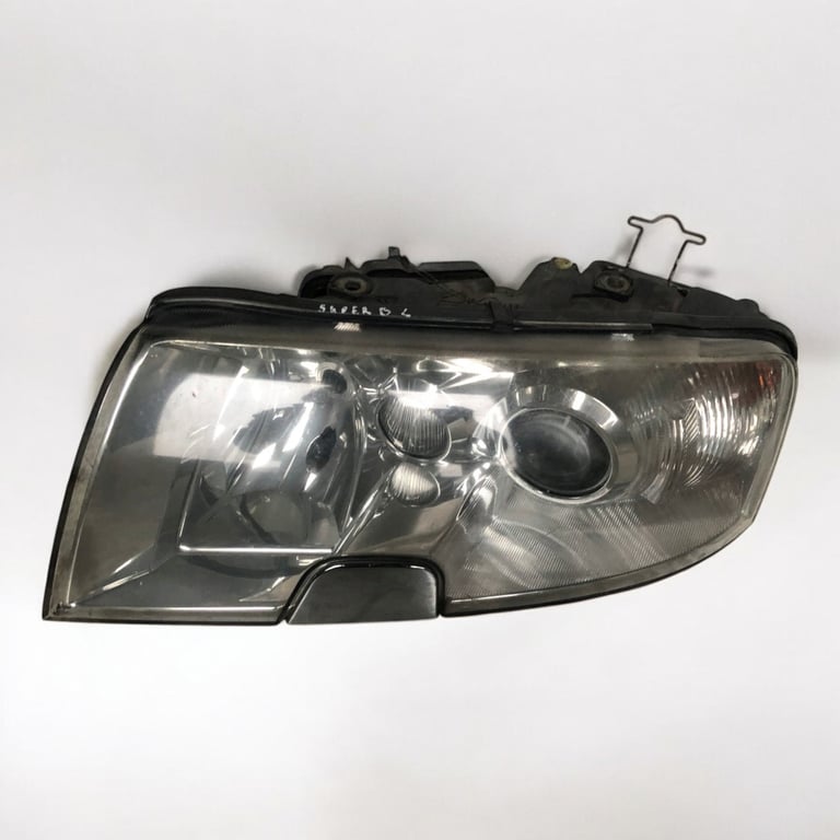 Frontscheinwerfer Skoda Superb Links Scheinwerfer Headlight