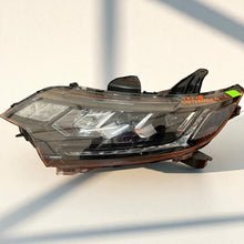 Laden Sie das Bild in den Galerie-Viewer, Frontscheinwerfer Mitsubishi L III Outlander 4BX19-8301D3-31 LED Links Headlight