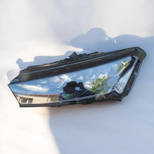 Laden Sie das Bild in den Galerie-Viewer, Frontscheinwerfer Skoda Enyaq 5LB941015A LED Links Scheinwerfer Headlight