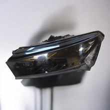 Laden Sie das Bild in den Galerie-Viewer, Frontscheinwerfer Skoda Enyaq 5LB941015B LED Links Scheinwerfer Headlight