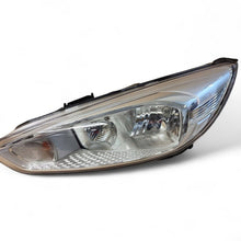 Laden Sie das Bild in den Galerie-Viewer, Frontscheinwerfer Ford Focus III F1EB13W030AD Ein Stück (Rechts oder Links) SCH3772854683vn