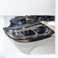 Load image into Gallery viewer, Frontscheinwerfer Kia Sorento II 921022P630 Xenon Rechts Scheinwerfer Headlight