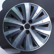 Load image into Gallery viewer, 1x Alufelge 17 Zoll 6.5&quot; 5x112 41ET Glanz Silber 3V0601025AH Mg Superb Iii