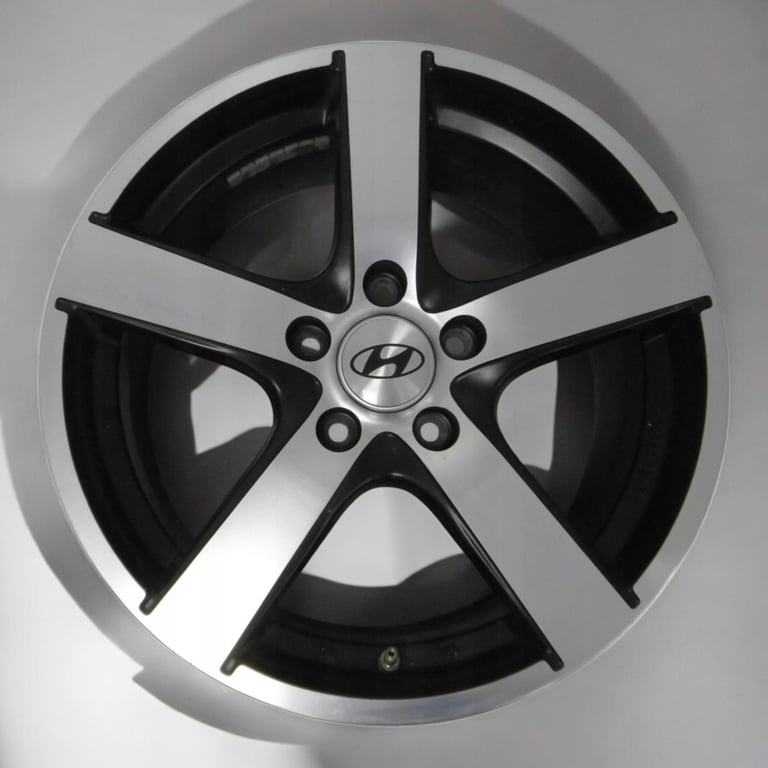 1x Alufelge 17 Zoll 7.0" 5x114.3 48ET KBA48060 Hyundai Rim Wheel