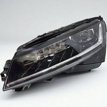 Laden Sie das Bild in den Galerie-Viewer, Frontscheinwerfer Skoda Superb III 3V1941015D LED Ein Stück (Rechts oder Links)