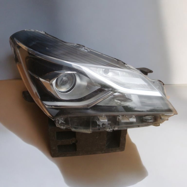 Frontscheinwerfer Toyota Yaris Rechts Scheinwerfer Headlight SCH5533298702uu