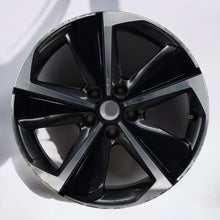 Laden Sie das Bild in den Galerie-Viewer, 1x Alufelge 17 Zoll 7.5&quot; 5x108 44ET Glanz Silber 9847065380 Opel Astra L Iii