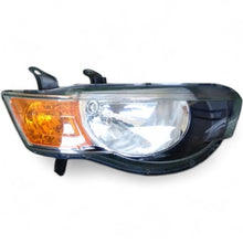 Laden Sie das Bild in den Galerie-Viewer, Frontscheinwerfer Mitsubishi Colt I 030124930200 Ein Stück (Rechts oder Links)