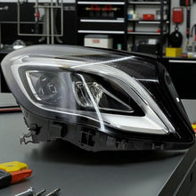 Load image into Gallery viewer, Frontscheinwerfer Mercedes-Benz Gla A1569067000 Rechts Scheinwerfer Headlight SCH1773910031kw