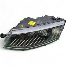 Laden Sie das Bild in den Galerie-Viewer, Frontscheinwerfer Skoda Octavia III 5E1941015B Xenon Rechts oder Links SCH1433612651hw