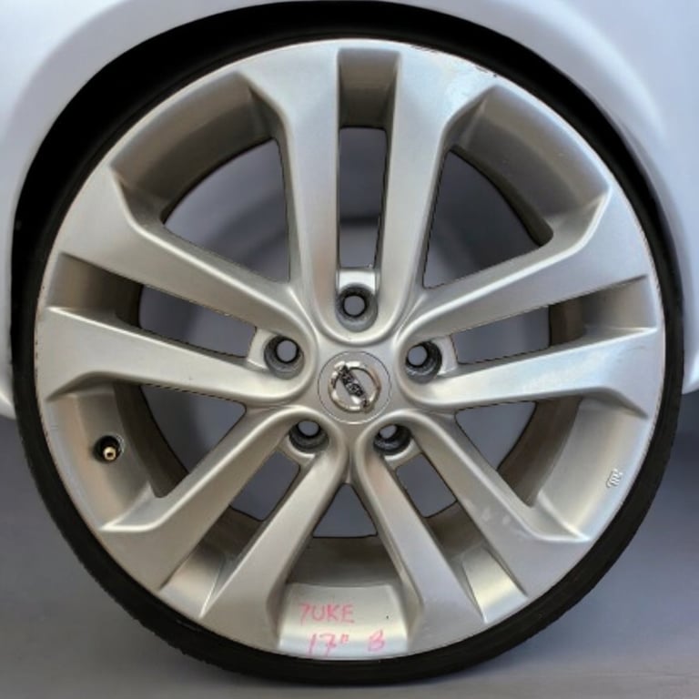 1x Alufelge 17 Zoll 7.0" 5x114.3 Nissan Juke F15 Rim Wheel