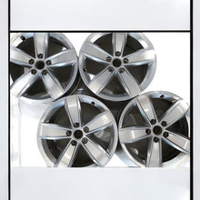 Laden Sie das Bild in den Galerie-Viewer, 4x Alufelge 17 Zoll 6.5" 5x112 38ET Glanz Silber 5NA071497 VW Passat Tiguan FEL3746175827dc