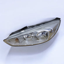 Load image into Gallery viewer, Frontscheinwerfer Ford Focus F1EB13W030AEB Links Scheinwerfer Headlight