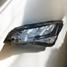 Laden Sie das Bild in den Galerie-Viewer, Frontscheinwerfer Skoda Superb III 3V1941015C Links Scheinwerfer Headlight