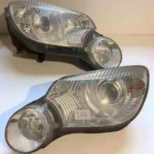 Laden Sie das Bild in den Galerie-Viewer, Frontscheinwerfer Skoda Yeti Ein Stück (Rechts oder Links) Headlight