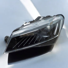 Laden Sie das Bild in den Galerie-Viewer, Frontscheinwerfer Skoda Superb III 3V1941015B Xenon Links Scheinwerfer Headlight