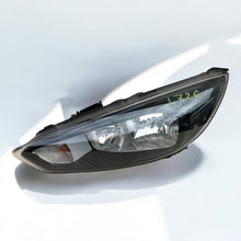 Laden Sie das Bild in den Galerie-Viewer, Frontscheinwerfer Ford Focus III F1EB-13W030-ED Links Scheinwerfer Headlight SCH3243040990lb