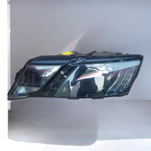 Laden Sie das Bild in den Galerie-Viewer, Frontscheinwerfer Skoda Octavia III 5E1941015C LED Links Scheinwerfer Headlight SCH2033107772fl