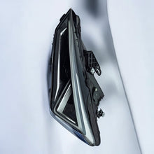 Laden Sie das Bild in den Galerie-Viewer, Frontscheinwerfer Seat Leon 5FB941035C Vorderseite Scheinwerfer Headlight