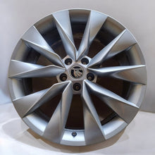Laden Sie das Bild in den Galerie-Viewer, 1x Alufelge 19 Zoll 8.0&quot; 5x112 45ET Glanz Silber 5LA601025 Skoda Enyaq Rim Wheel