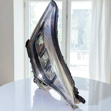 Laden Sie das Bild in den Galerie-Viewer, Frontscheinwerfer Toyota Chr 81110-F4180 81150-F4180 LED Rechts oder Links