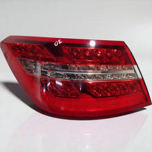 Laden Sie das Bild in den Galerie-Viewer, Rückleuchte Mercedes-Benz Cabrio Coupe C207 A2078200164 Links Rearlight