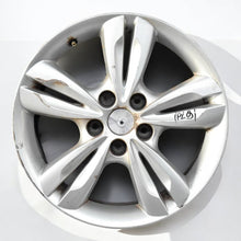 Load image into Gallery viewer, 1x Alufelge 17 Zoll 6.5" 5x114.3 48ET Glanz Silber 52910-2S200 Hyundai Ix35 FEL8383041557sa