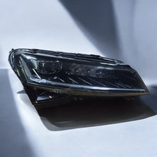 Laden Sie das Bild in den Galerie-Viewer, Frontscheinwerfer Skoda Superb III 3V1941016D Rechts Scheinwerfer Headlight