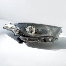 Load image into Gallery viewer, Frontscheinwerfer Toyota 4 Yaris 81130-K0060 LED Rechts Scheinwerfer Headlight
