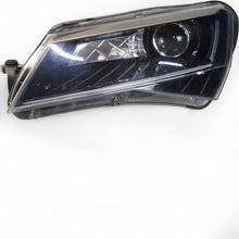 Laden Sie das Bild in den Galerie-Viewer, Frontscheinwerfer Skoda Superb III 3V1941015B Xenon Links Scheinwerfer Headlight