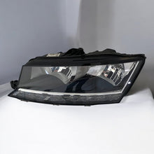 Load image into Gallery viewer, Frontscheinwerfer Skoda Fabia III 6V1941015D Links Scheinwerfer Headlight