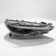 Laden Sie das Bild in den Galerie-Viewer, Frontscheinwerfer Toyota Corolla LED Rechts Scheinwerfer Headlight