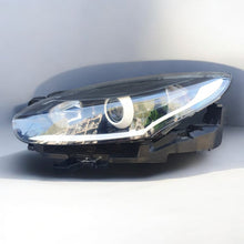 Laden Sie das Bild in den Galerie-Viewer, Frontscheinwerfer Renault Megane III Links Scheinwerfer Headlight SCH2541581989rh