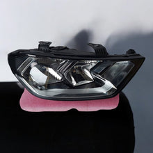 Laden Sie das Bild in den Galerie-Viewer, Frontscheinwerfer Audi A1 82A941004 Rechts Scheinwerfer Headlight SCH3701510447fz