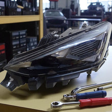 Laden Sie das Bild in den Galerie-Viewer, Frontscheinwerfer Seat Leon 5FB941007K LED Links Scheinwerfer Headlight