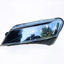 Laden Sie das Bild in den Galerie-Viewer, Frontscheinwerfer Skoda Superb III 3V1941015B 1ZS011939-25 LED Links Headlight