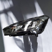 Laden Sie das Bild in den Galerie-Viewer, Frontscheinwerfer Skoda Enyaq 5LB941015 Full LED Links Scheinwerfer Headlight