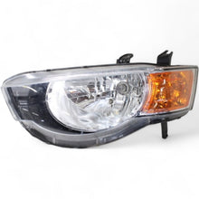 Laden Sie das Bild in den Galerie-Viewer, Frontscheinwerfer Mitsubishi Colt VI I 030124930100 Rechts oder Links