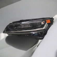 Laden Sie das Bild in den Galerie-Viewer, Frontscheinwerfer Skoda Superb III 3V1941015D- Full LED Links Headlight
