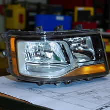 Laden Sie das Bild in den Galerie-Viewer, Frontscheinwerfer 2655841 2674383 Rechts Scheinwerfer Headlight