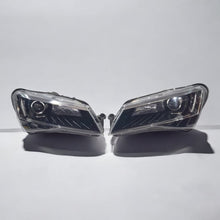 Laden Sie das Bild in den Galerie-Viewer, Frontscheinwerfer Skoda Superb III 3V1941015A 3V1941016A Xenon Rechts oder Links