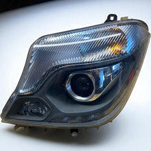 Laden Sie das Bild in den Galerie-Viewer, Frontscheinwerfer Mercedes-Benz Sprinter 906 A9068203161 Xenon Links Headlight SCH9928543529cu