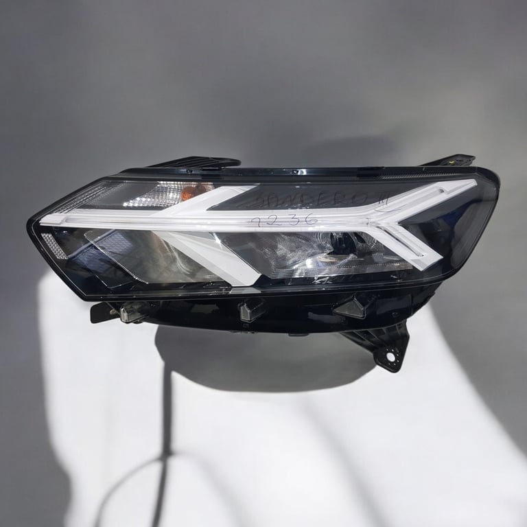 Frontscheinwerfer Dacia Sandero III 260603392R Links Scheinwerfer Headlight