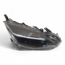 Laden Sie das Bild in den Galerie-Viewer, Frontscheinwerfer Toyota Corolla Yaris Cross LED Rechts Scheinwerfer Headlight SCH1339381043mt