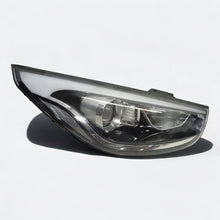 Laden Sie das Bild in den Galerie-Viewer, Frontscheinwerfer Hyundai I30 92102-28 Rechts Scheinwerfer Headlight