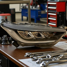 Laden Sie das Bild in den Galerie-Viewer, Frontscheinwerfer Toyota 4 Yaris LED Rechts Scheinwerfer Headlight