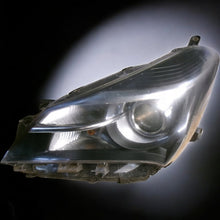 Load image into Gallery viewer, Frontscheinwerfer Toyota Yaris Links Scheinwerfer Headlight SCH4906666106mz