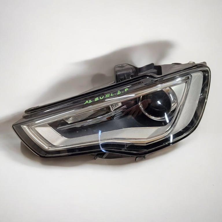 Frontscheinwerfer Audi A3 8V0941005 1EL01074021 Xenon Links Headlight